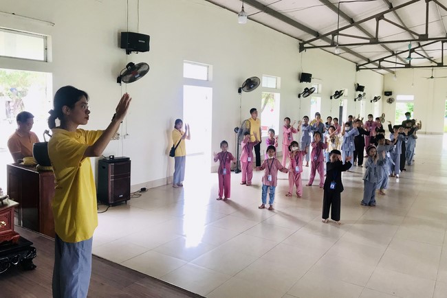 The 10th Lotus seeds Sowing Retreat at Dong Cao Pagoda
