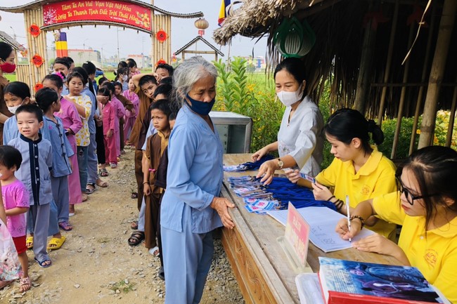 The 10th Lotus seeds Sowing Retreat at Dong Cao Pagoda