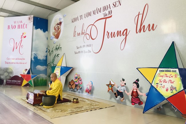 The 10th Lotus seeds Sowing Retreat at Dong Cao Pagoda