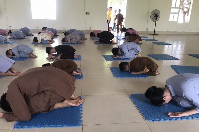 The 10th Lotus seeds Sowing Retreat at Dong Cao Pagoda
