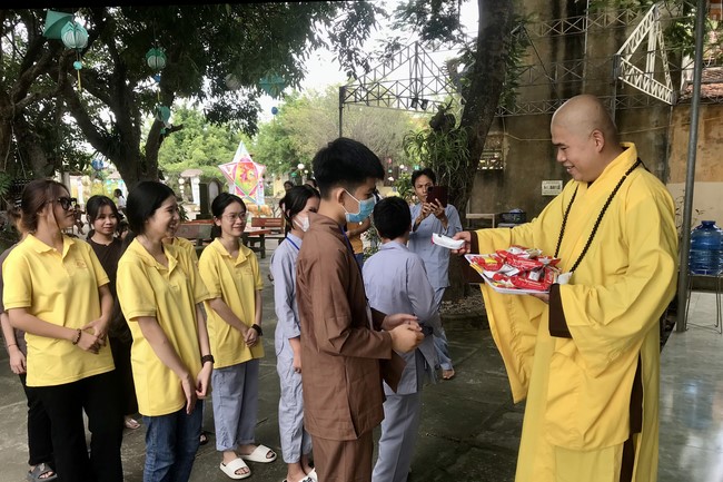 The 10th Lotus seeds Sowing Retreat at Dong Cao Pagoda