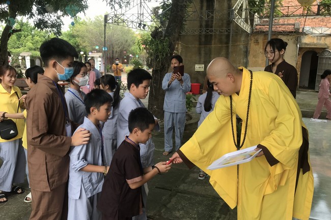 The 10th Lotus seeds Sowing Retreat at Dong Cao Pagoda