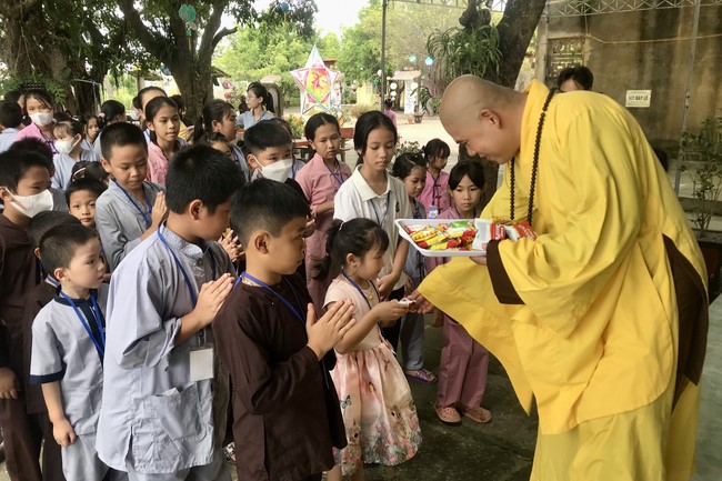The 10th Lotus seeds Sowing Retreat at Dong Cao Pagoda