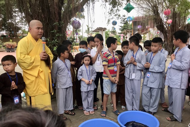 The 10th Lotus seeds Sowing Retreat at Dong Cao Pagoda