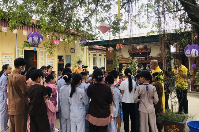 The 10th Lotus seeds Sowing Retreat at Dong Cao Pagoda