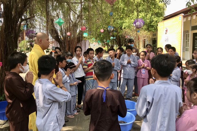The 10th Lotus seeds Sowing Retreat at Dong Cao Pagoda