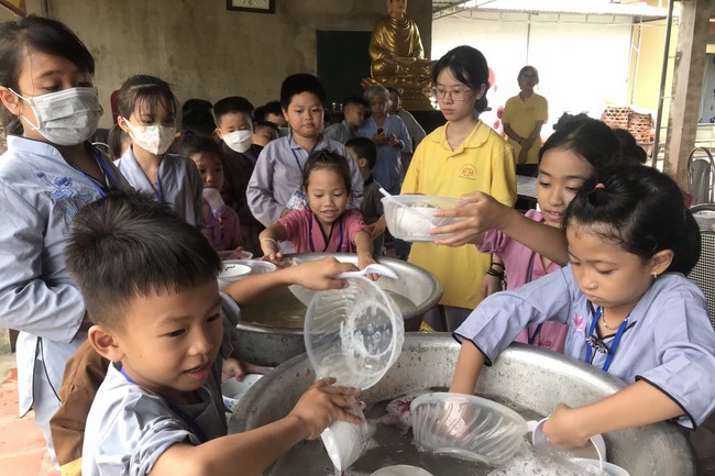 The 10th Lotus seeds Sowing Retreat at Dong Cao Pagoda