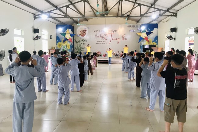 The 10th Lotus seeds Sowing Retreat at Dong Cao Pagoda