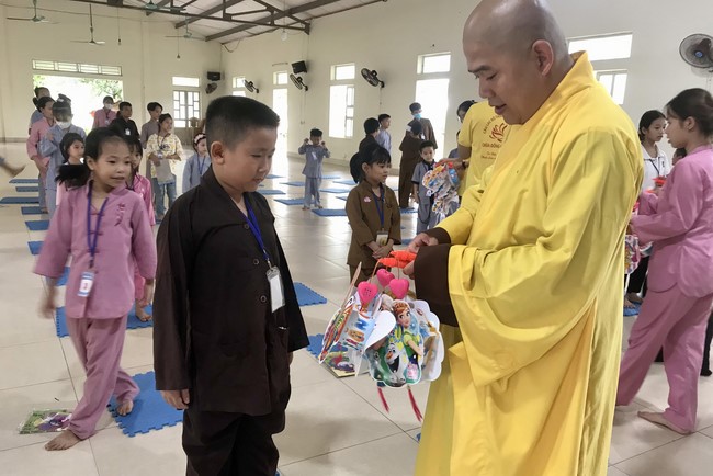 The 10th Lotus seeds Sowing Retreat at Dong Cao Pagoda