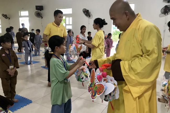The 10th Lotus seeds Sowing Retreat at Dong Cao Pagoda