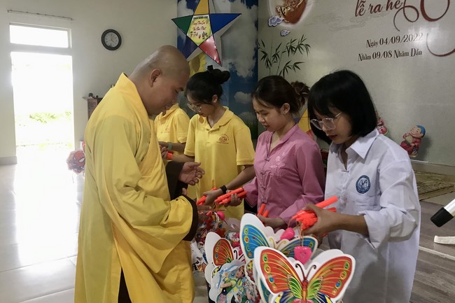 The 10th Lotus seeds Sowing Retreat at Dong Cao Pagoda