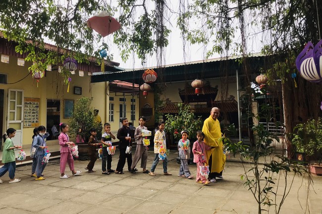 The 10th Lotus seeds Sowing Retreat at Dong Cao Pagoda