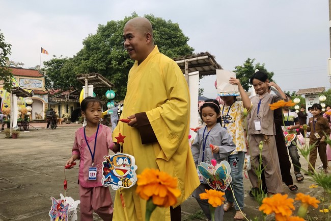 The 10th Lotus seeds Sowing Retreat at Dong Cao Pagoda