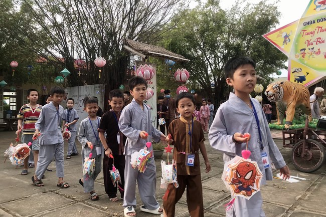 The 10th Lotus seeds Sowing Retreat at Dong Cao Pagoda