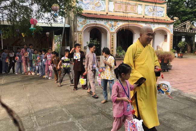 The 10th Lotus seeds Sowing Retreat at Dong Cao Pagoda