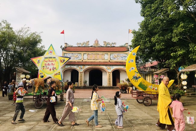 The 10th Lotus seeds Sowing Retreat at Dong Cao Pagoda