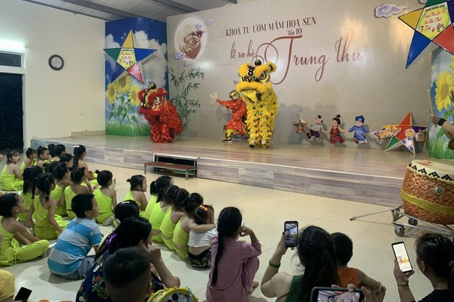 Mid-Autumn Festival at Dong Cao Pagoda- Thanh Hoa