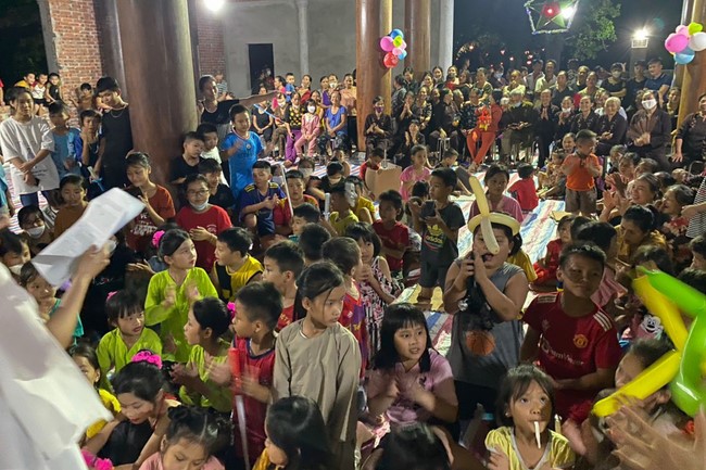 Enjoy the Full Moon Festival at Van Dai Phuoc Pagoda, Ha Tinh