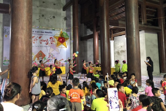 Enjoy the Full Moon Festival at Van Dai Phuoc Pagoda, Ha Tinh