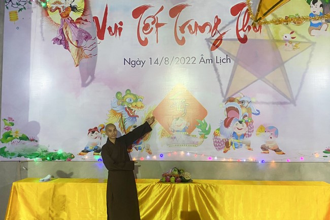 Enjoy the Full Moon Festival at Van Dai Phuoc Pagoda, Ha Tinh