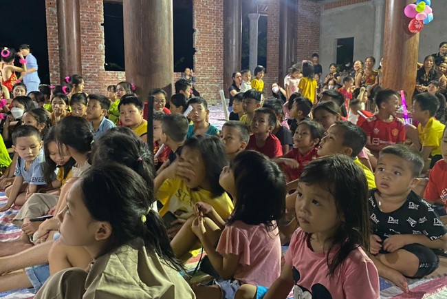 Enjoy the Full Moon Festival at Van Dai Phuoc Pagoda, Ha Tinh