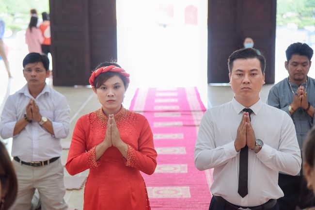 Wedding Ceremony at the pagoda