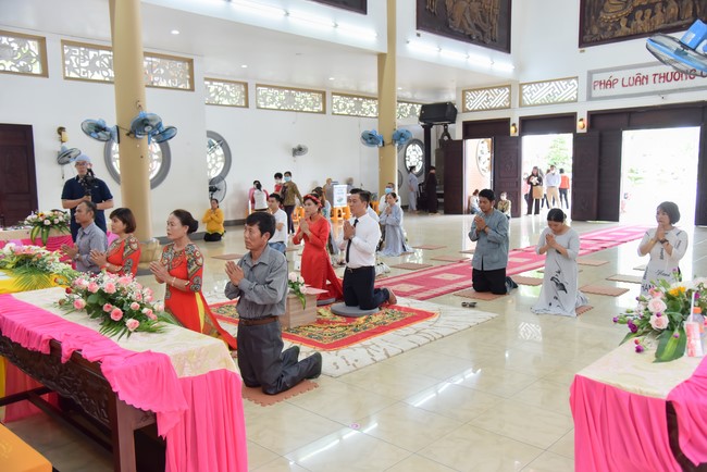 Wedding Ceremony at the pagoda