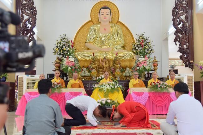 Wedding Ceremony at the pagoda