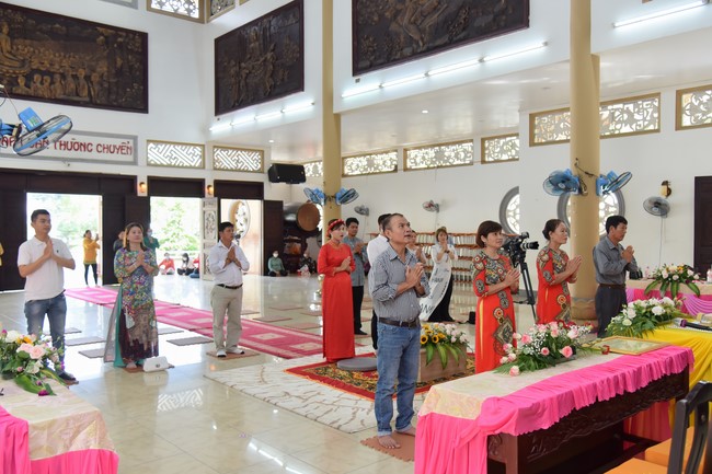 Wedding Ceremony at the pagoda