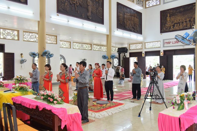 Wedding Ceremony at the pagoda