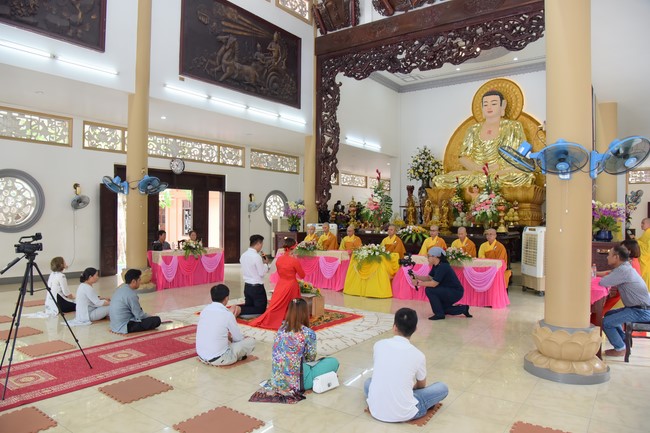 Wedding Ceremony at the pagoda