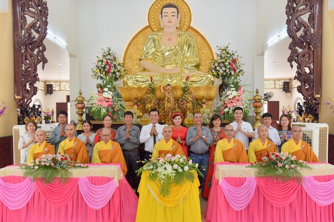 Wedding Ceremony at the pagoda