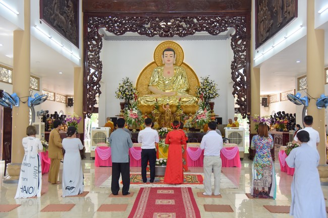 Wedding Ceremony at the pagoda