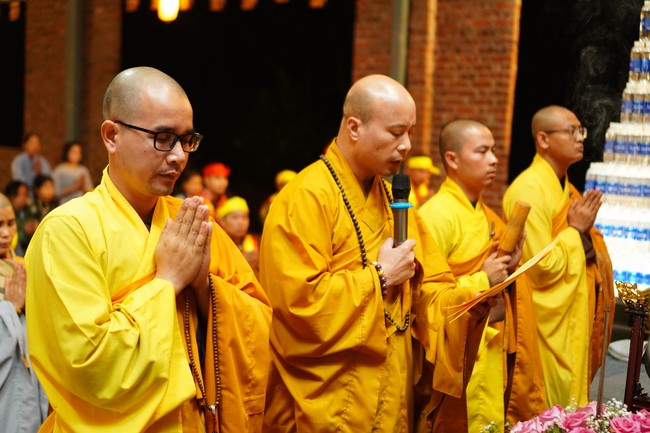 Three-Jewel Refuge Ceremony at Dai Co Viet Pagoda – Yen Bai