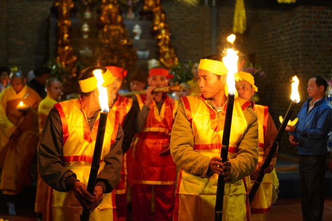 Three-Jewel Refuge Ceremony at Dai Co Viet Pagoda – Yen Bai