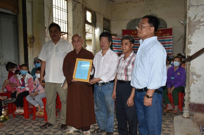 Tặng quà Tết cho hội người mù, các gia đình khó khăn, và phóng sanh tại các tỉnh Miền Tây