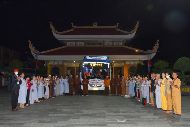 Tặng quà Tết cho hội người mù, các gia đình khó khăn, và phóng sanh tại các tỉnh Miền Tây