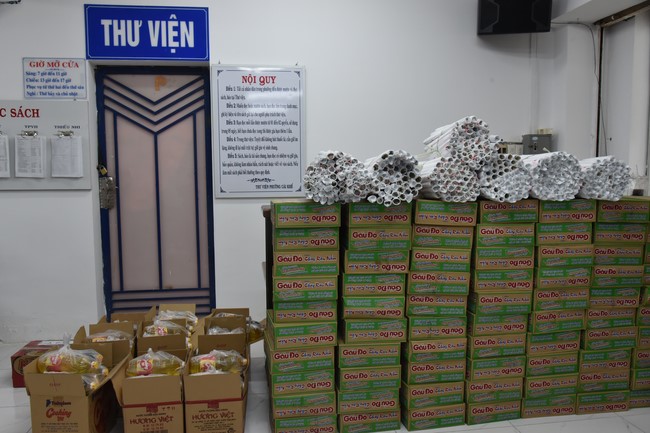 Tặng quà Tết cho hội người mù, các gia đình khó khăn, và phóng sanh tại các tỉnh Miền Tây