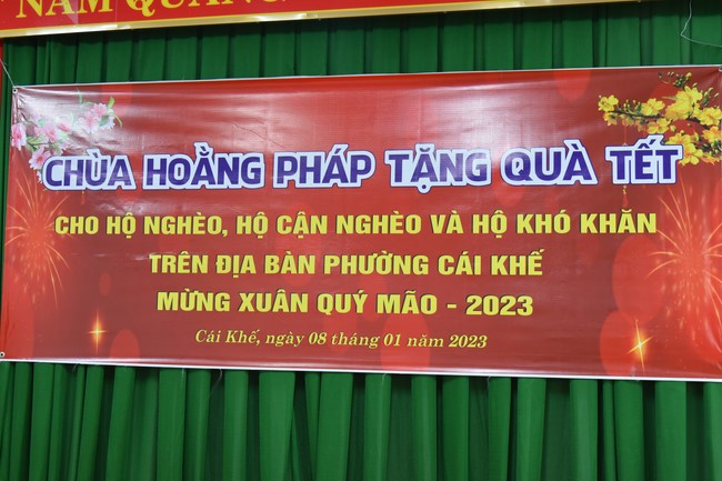 Tặng quà Tết cho hội người mù, các gia đình khó khăn, và phóng sanh tại các tỉnh Miền Tây