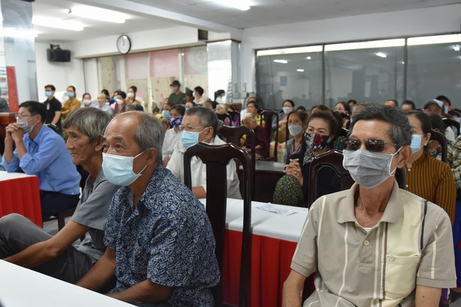 Tặng quà Tết cho hội người mù, các gia đình khó khăn, và phóng sanh tại các tỉnh Miền Tây