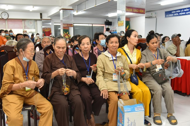 Tặng quà Tết cho hội người mù, các gia đình khó khăn, và phóng sanh tại các tỉnh Miền Tây