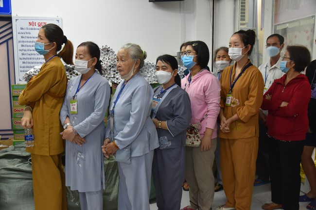 Tặng quà Tết cho hội người mù, các gia đình khó khăn, và phóng sanh tại các tỉnh Miền Tây