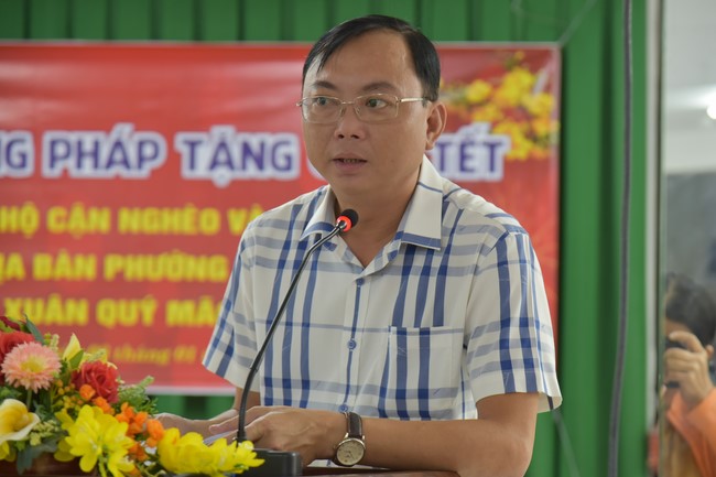 Tặng quà Tết cho hội người mù, các gia đình khó khăn, và phóng sanh tại các tỉnh Miền Tây