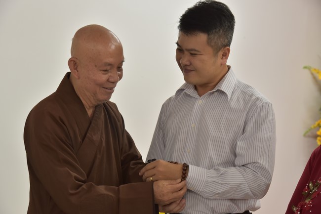 Tặng quà Tết cho hội người mù, các gia đình khó khăn, và phóng sanh tại các tỉnh Miền Tây