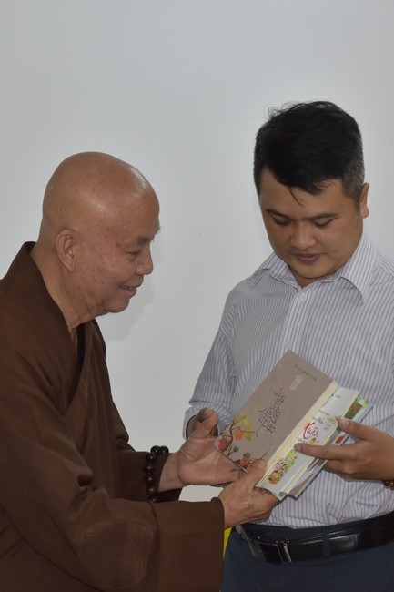 Tặng quà Tết cho hội người mù, các gia đình khó khăn, và phóng sanh tại các tỉnh Miền Tây