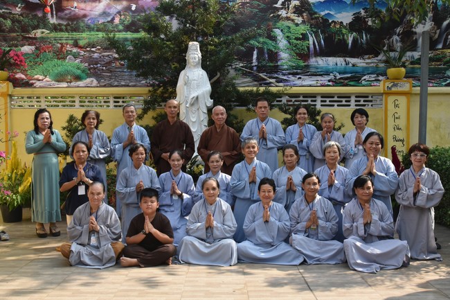 Offerings to Thanh Phap Branch and giving gifts in Dong Nai