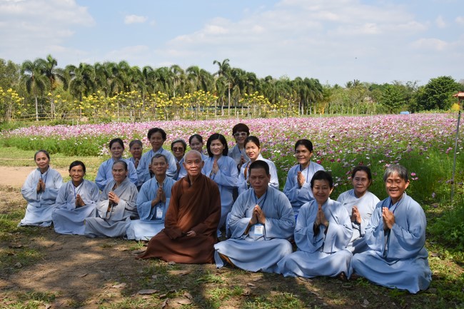 Offerings to Tay Phap pagoda and giving gifts in Tay Ninh