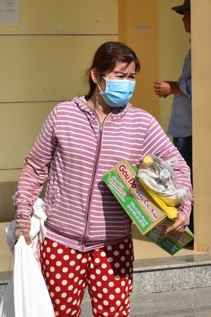 Offerings to Tay Phap pagoda and giving gifts in Tay Ninh