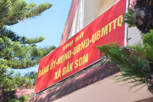 Giving Tet gifts to ethnic minorities in difficult circumstances in Dak Nong