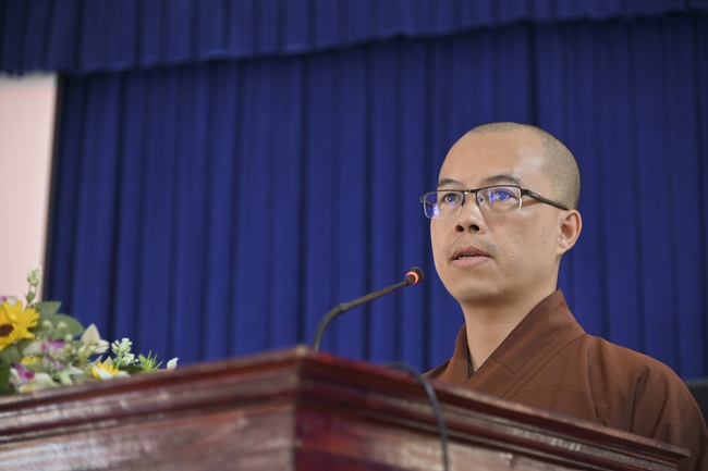 Giving Tet gifts to poor and near-poor households of Quang Phap Pagoda - Tay Ninh